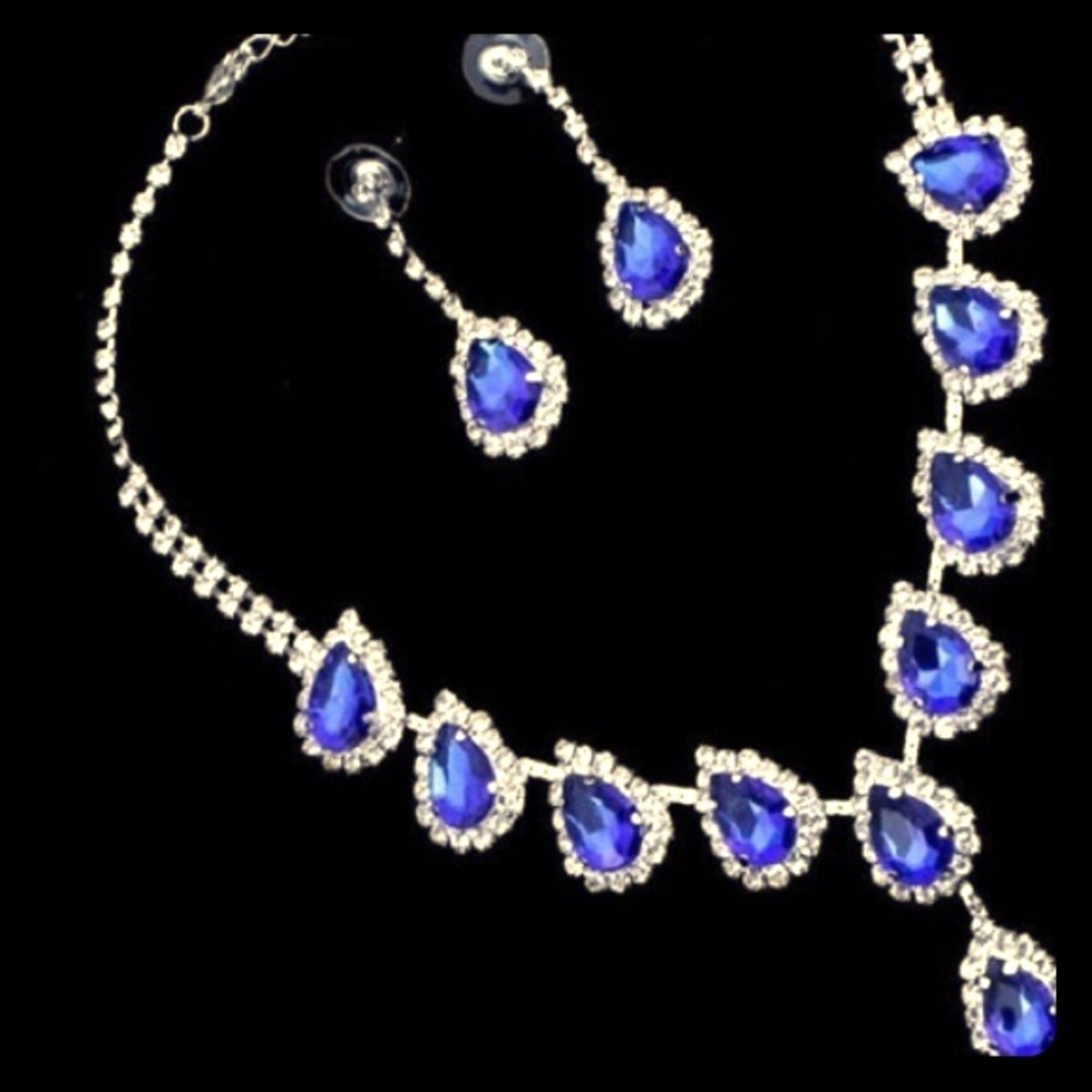 BRAND NEW Beautiful very sparkly rhinestone set